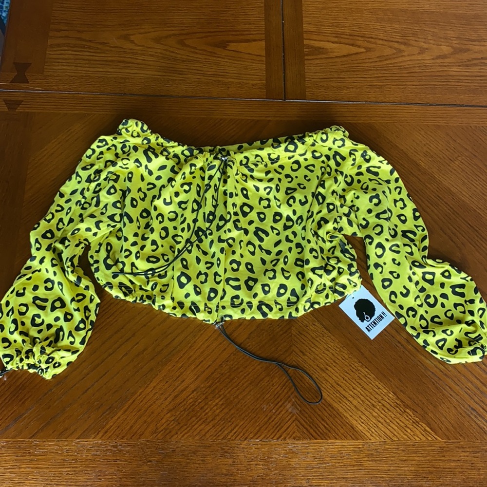 Off- shoulder Adjustable Crop